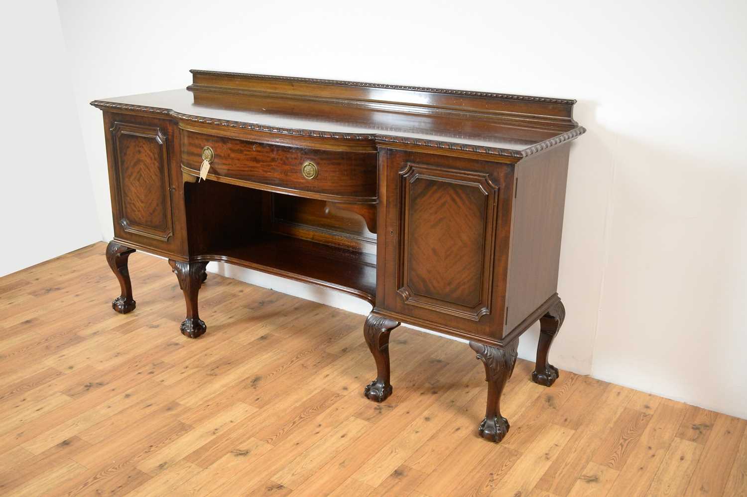 Waring and Gillows: An early 20th century mahogany bowfront sideboard - Image 3 of 4