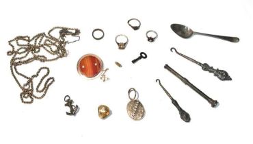 A late 19th Century agate and gold roundel brooch and other items