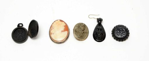A selection of Victorian cameo and other jewellery