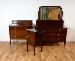 An early 20th Century mahogany four piece bedroom suite