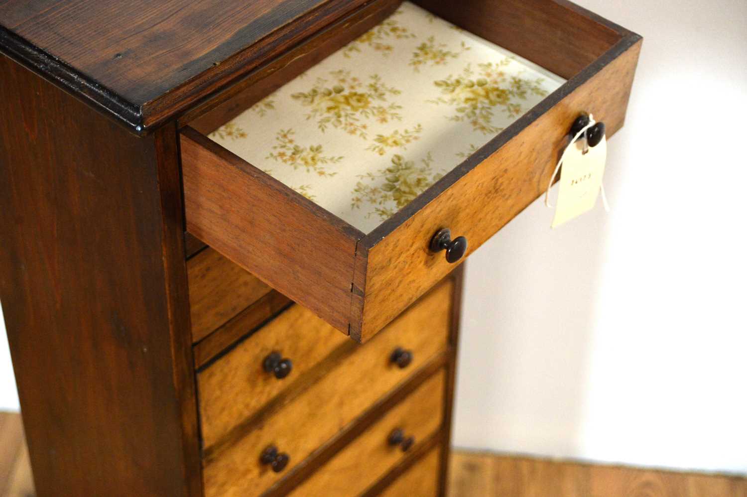 A pine and birds eye maple chest of drawers of small size - Image 5 of 5