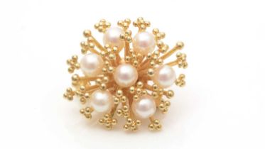 A 9ct yellow gold and cultured pearl brooch,