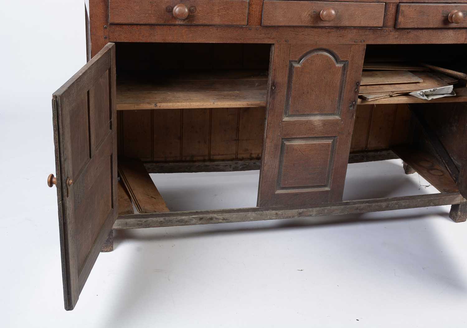 An 18th Century oak dresser base - Image 15 of 16