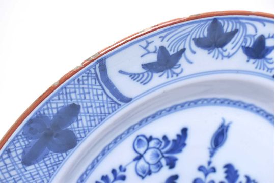 English Delftware Charger - Image 3 of 7