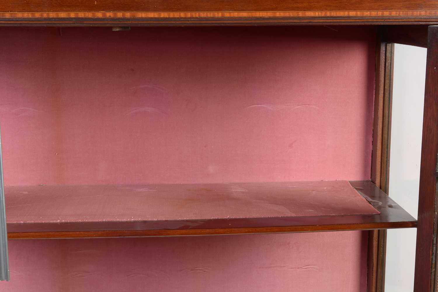An Edwardian inlaid mahogany china cabinet - Image 8 of 8