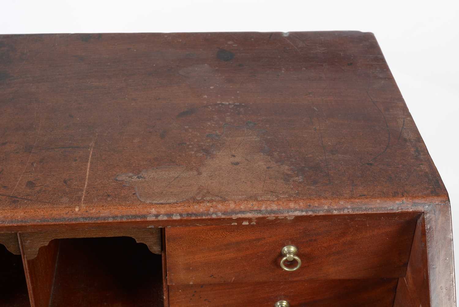 A George III mahogany bureau - Image 8 of 22