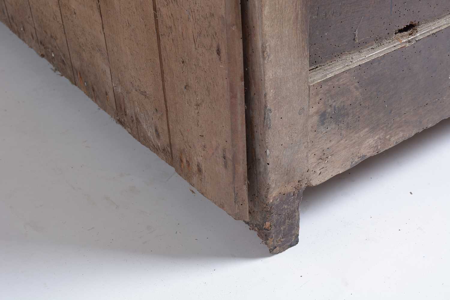 An 18th Century oak dresser base - Image 3 of 16