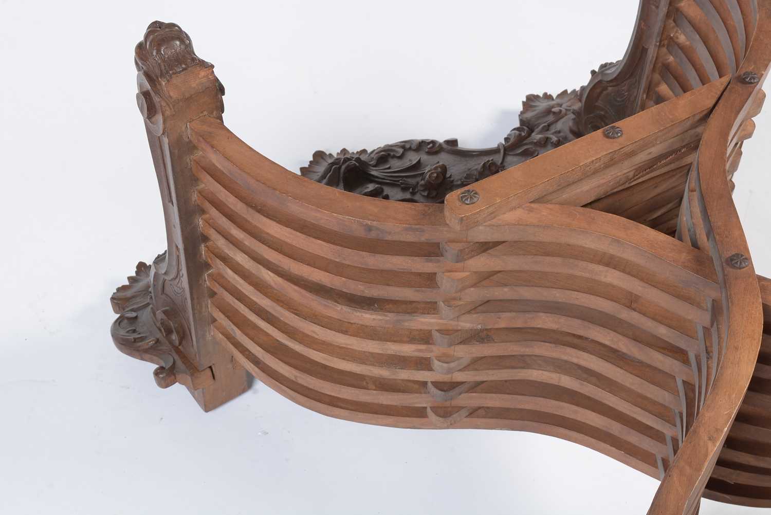 A decorative Italian carved walnut Savonarola chair c1900 - Image 20 of 21