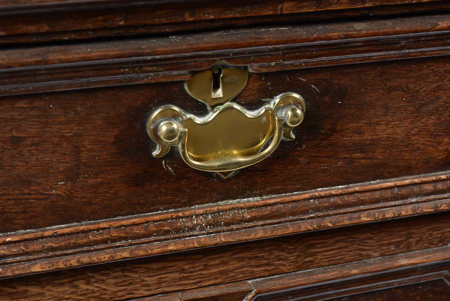 A late 17th century oak chest of drawers - Image 4 of 6
