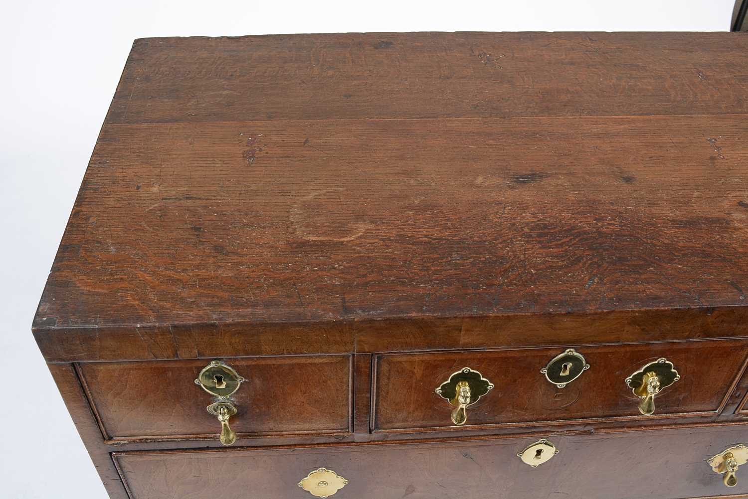 A 18th Century walnut and oak chest of drawers - Image 7 of 9