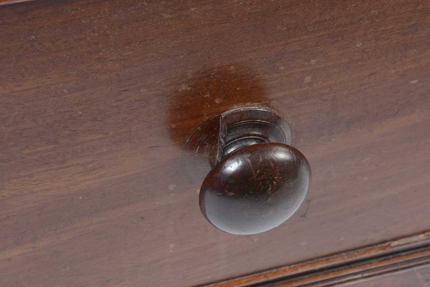 A Georgian inlaid mahogany chest of drawers - Image 12 of 15