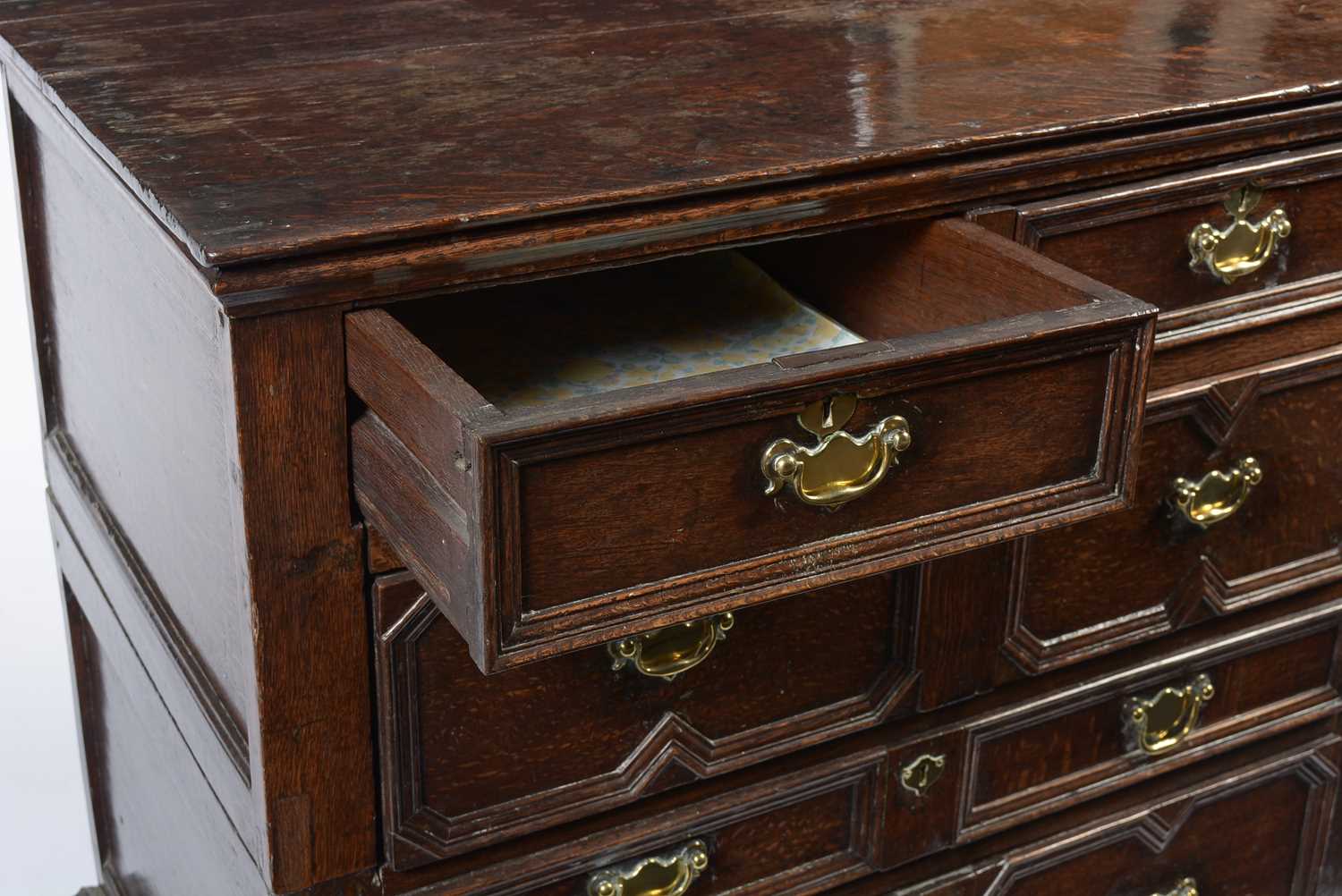 A late 17th century oak chest of drawers - Image 6 of 6