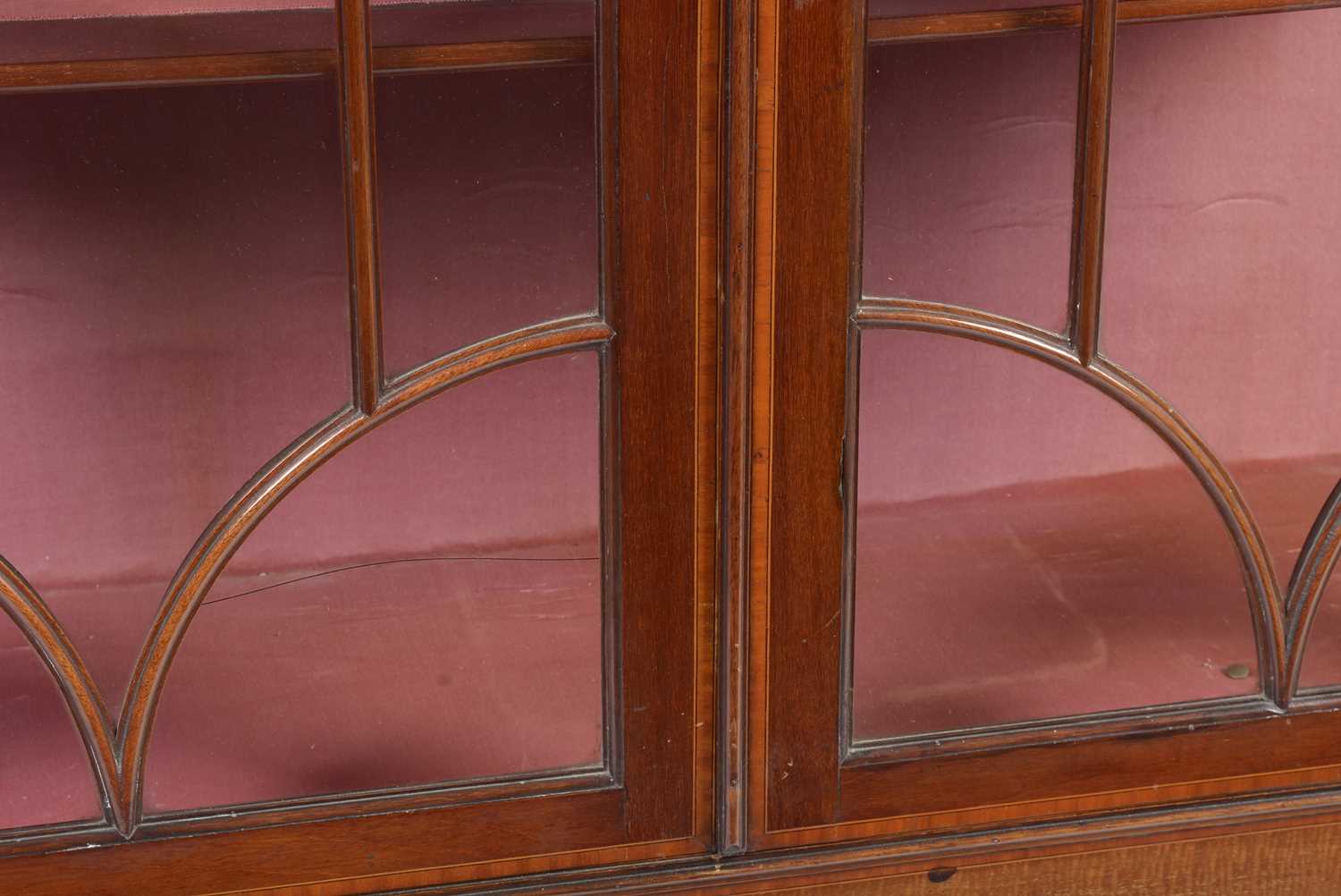 An Edwardian inlaid mahogany china cabinet - Image 4 of 8