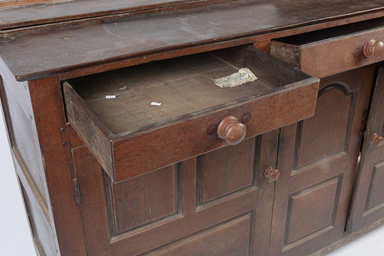 An 18th Century oak dresser base - Image 6 of 16