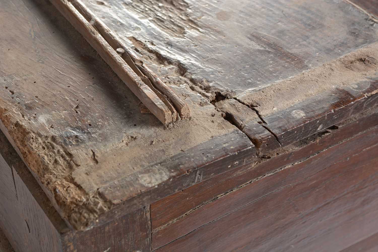 An 18th Century oak dresser base - Image 10 of 16