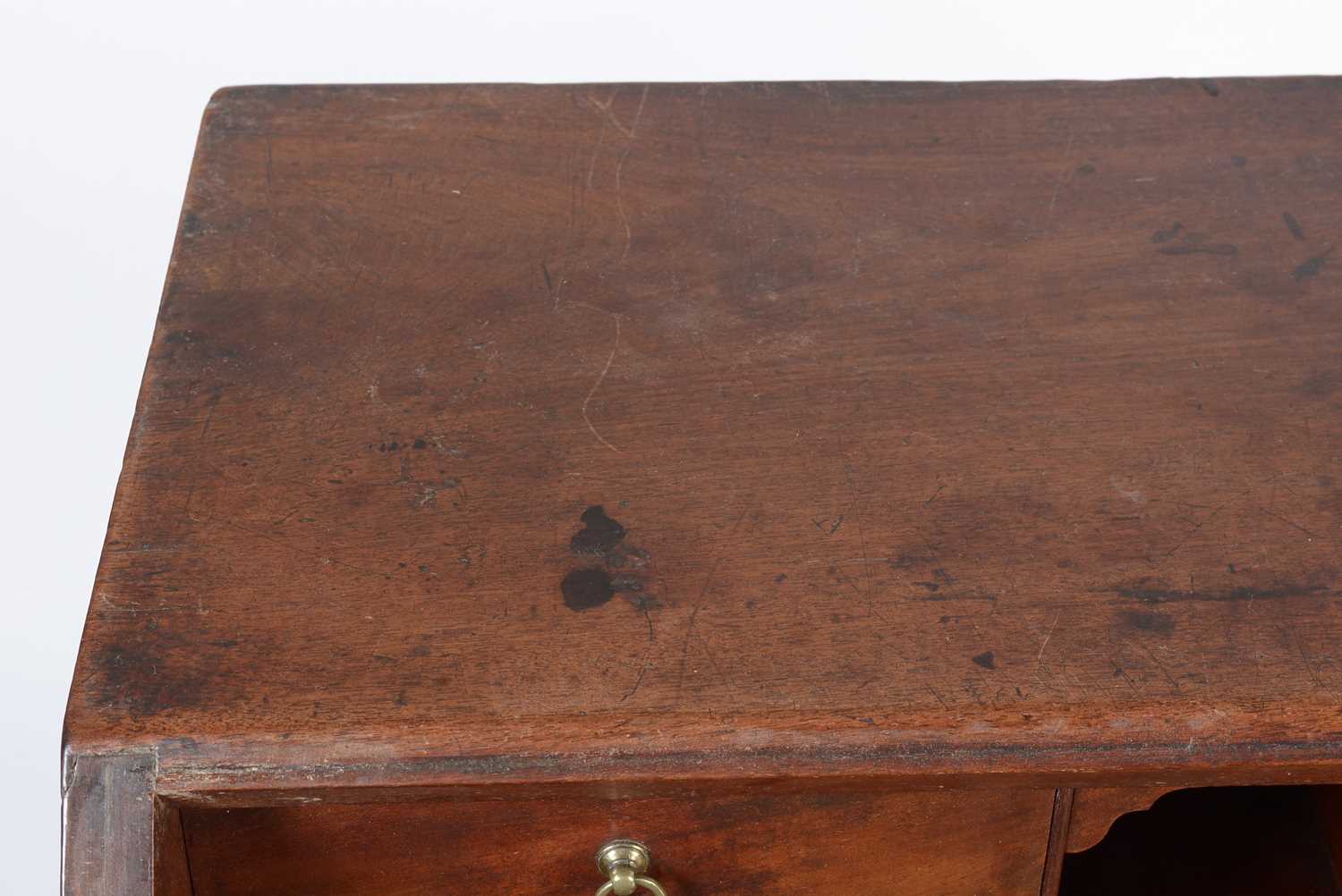 A George III mahogany bureau - Image 9 of 22