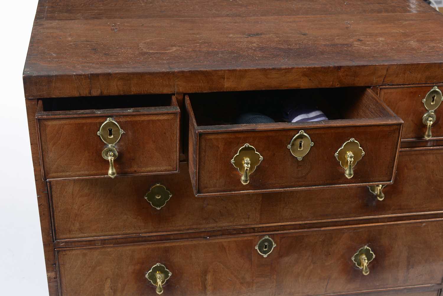 A 18th Century walnut and oak chest of drawers - Image 3 of 9