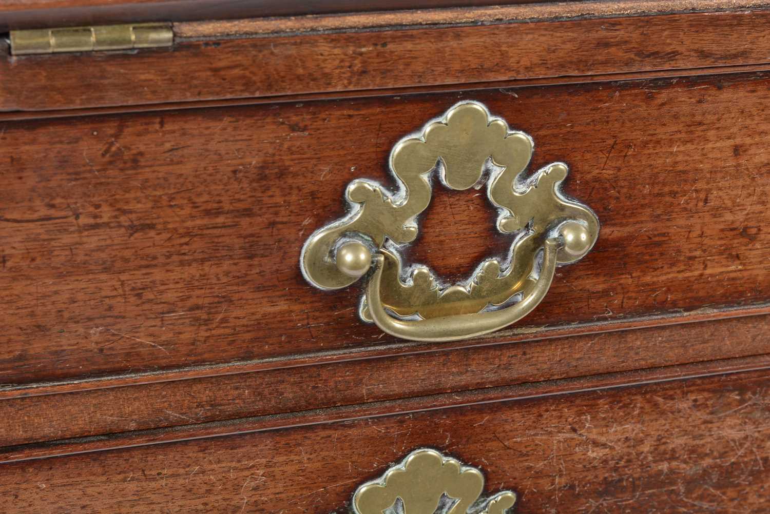 A George III mahogany bureau - Image 4 of 22