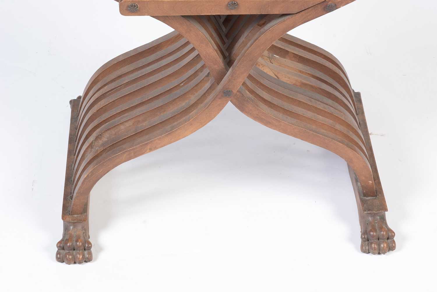 A decorative Italian carved walnut Savonarola chair c1900 - Image 15 of 21