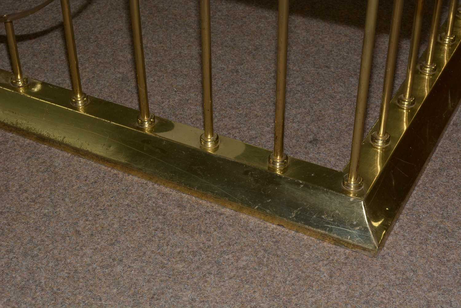 A 20th Century brass club fender - Image 10 of 12