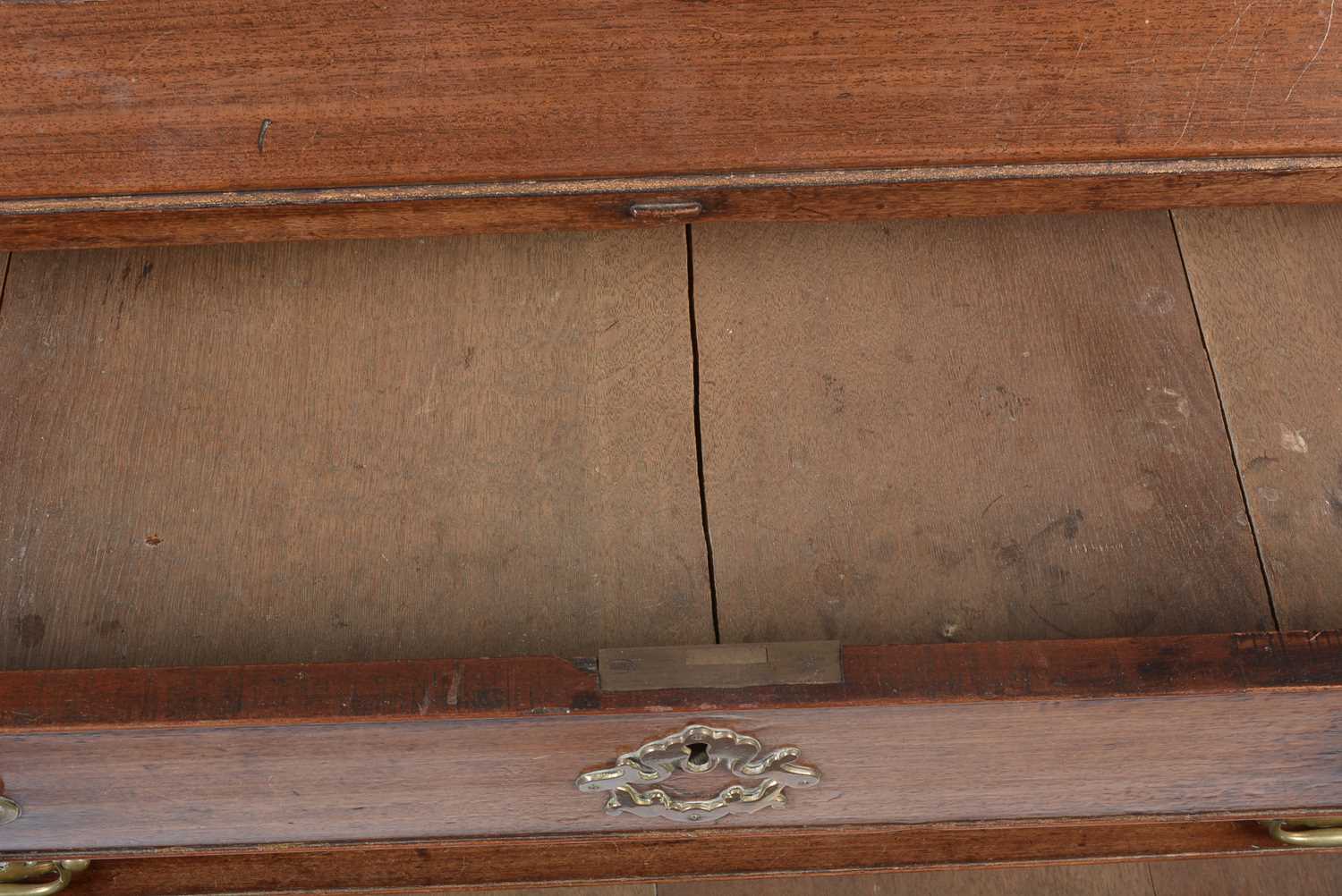 A George III mahogany bureau - Image 21 of 22