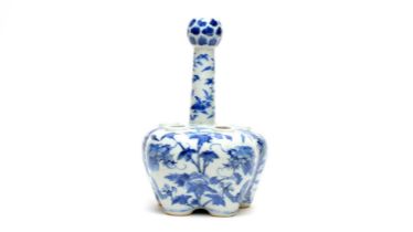 Chinese blue and white bulb vase