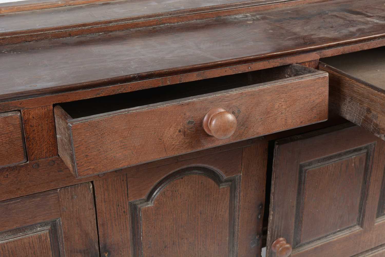 An 18th Century oak dresser base - Image 5 of 16