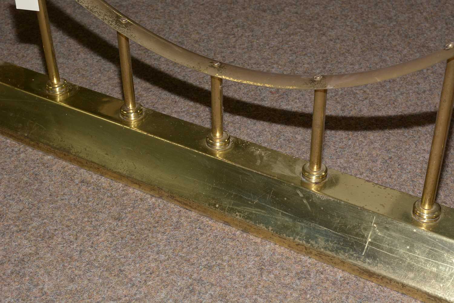 A 20th Century brass club fender - Image 9 of 12