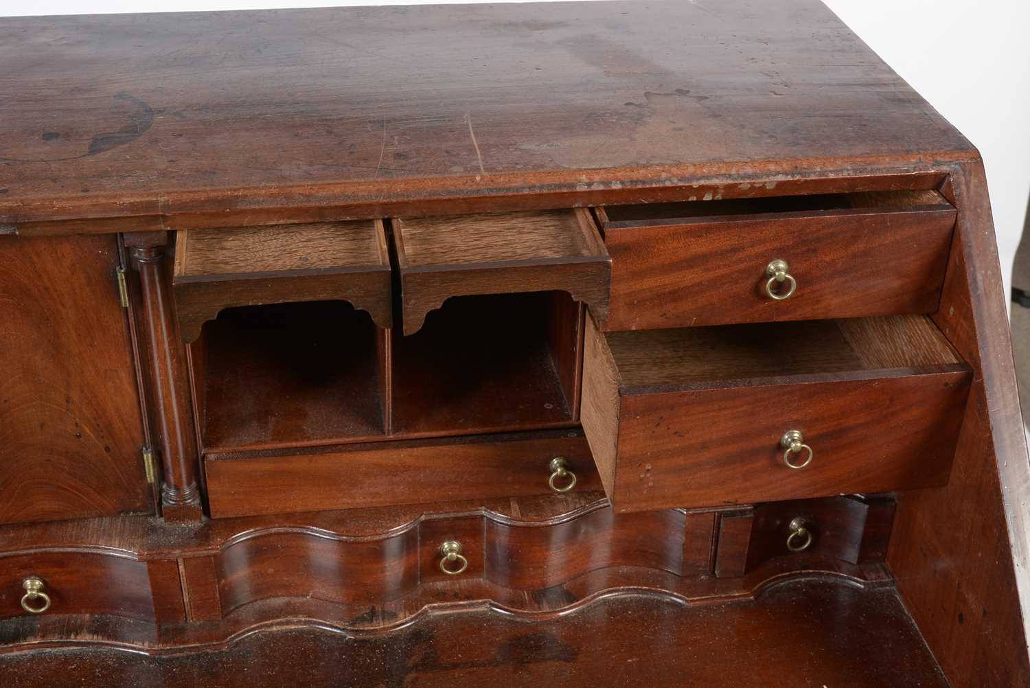 A George III mahogany bureau - Image 20 of 22