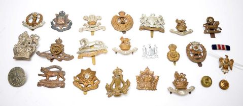 A selection of mostly First World War cap badges,