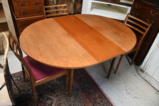 A vintage G-Plan circular extending teak dining table, 112 cm dia. x 73.5 cm h to/with a set of four - Image 3 of 4