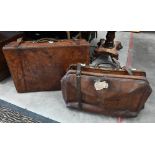 Vintage leather Army & Navy suitcase 69 cm wide to/w leather Gladstone bag (2)