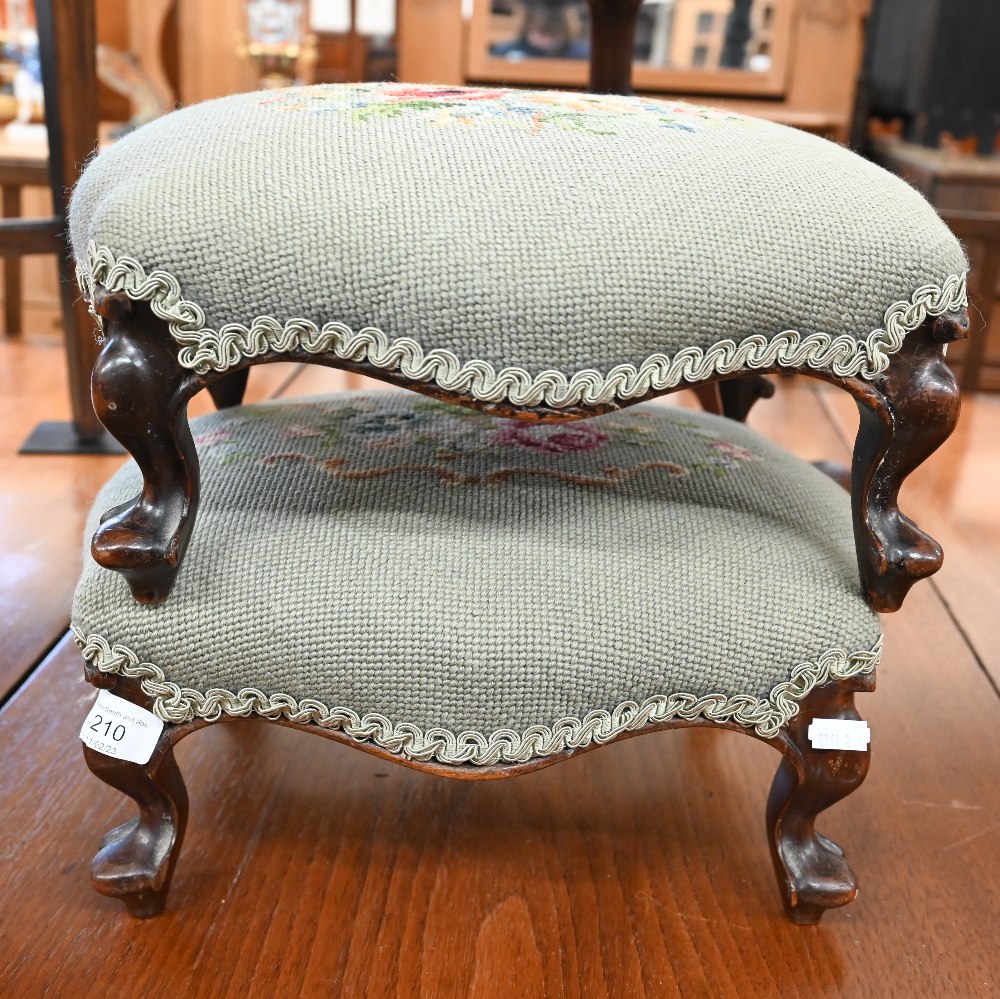 A pair of Victorian framed floral tapestry stools, 35 x 30 x 15 cm - Image 2 of 4