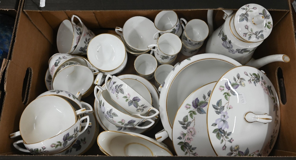 Extensive Royal Worcester June Garland dinner/coffee service, 80 pieces including covers (2 boxes)