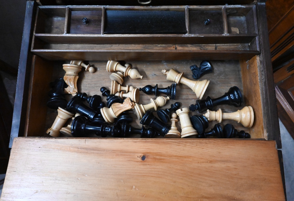 An Edwardian marquetry games/sewing table with chess board inlaid top enclosing fitted interior on - Image 4 of 5