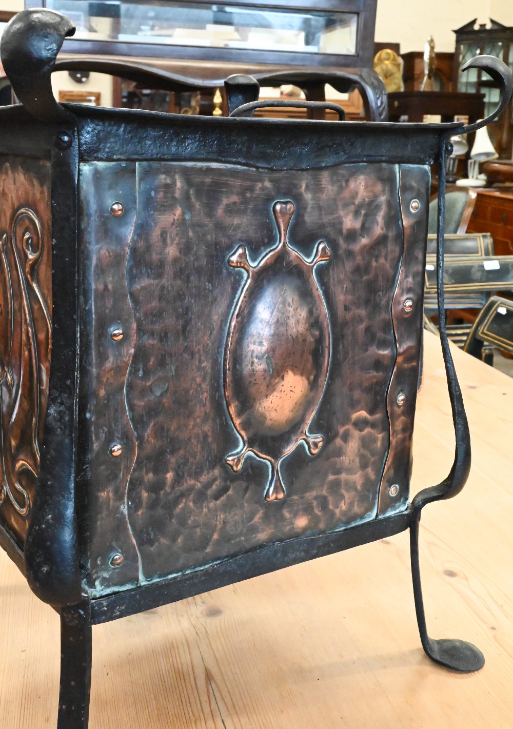 Late Victorian/Edwardian Art Nouveau wrought iron coal-bin with stylised floral-embossed copper - Image 6 of 6