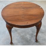 A circular occasional table on shaped legs with pad feet, 60 cm diam x 44 cm high