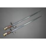 Two 19th century French sabre bayonets, with 57 cm steel blades, dated 1880 (no scabbards) (2)