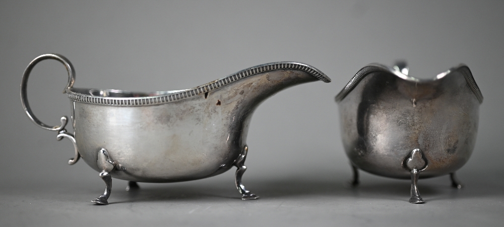 Pair of silver sauce boats with scroll handles and hoof feet, Martin, Hall & Co, Sheffield 1925, 7. - Image 3 of 5