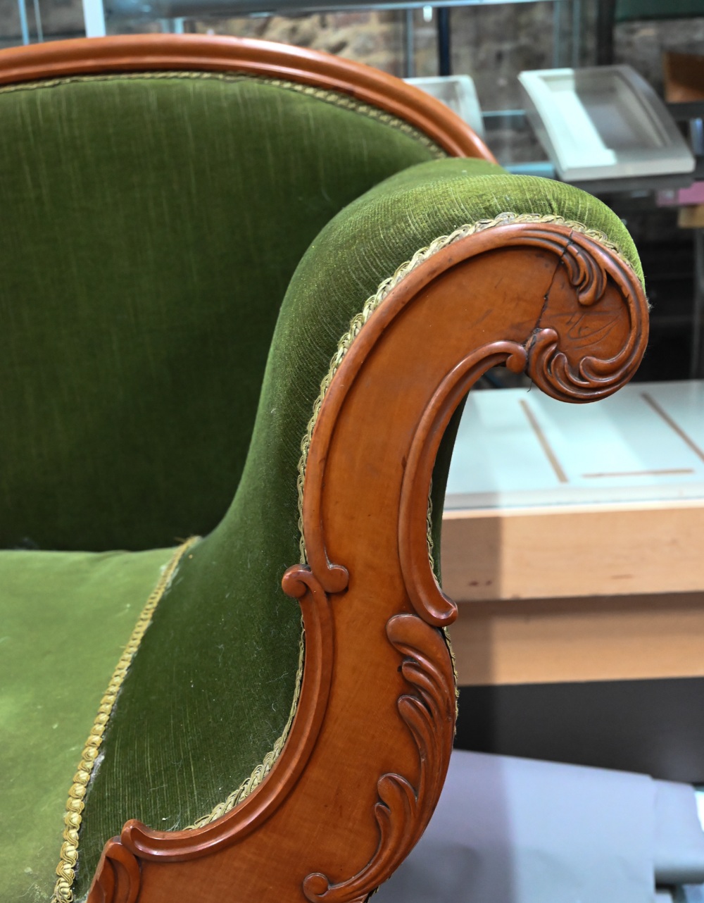 A late Victorian walnut framed single scroll end chaise, upholstered in green dralon, raised on - Image 6 of 8