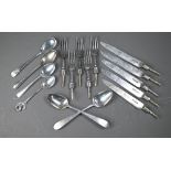 Various oddments of silver flatware and cutlery, including dessert knives and forks (lacking