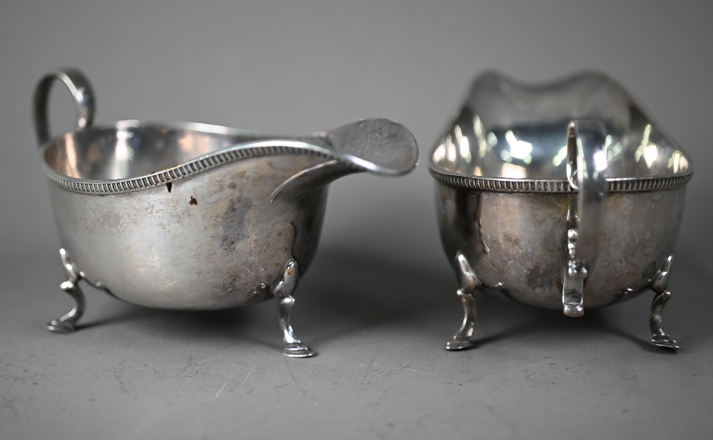 Pair of silver sauce boats with scroll handles and hoof feet, Martin, Hall & Co, Sheffield 1925, 7. - Image 4 of 5