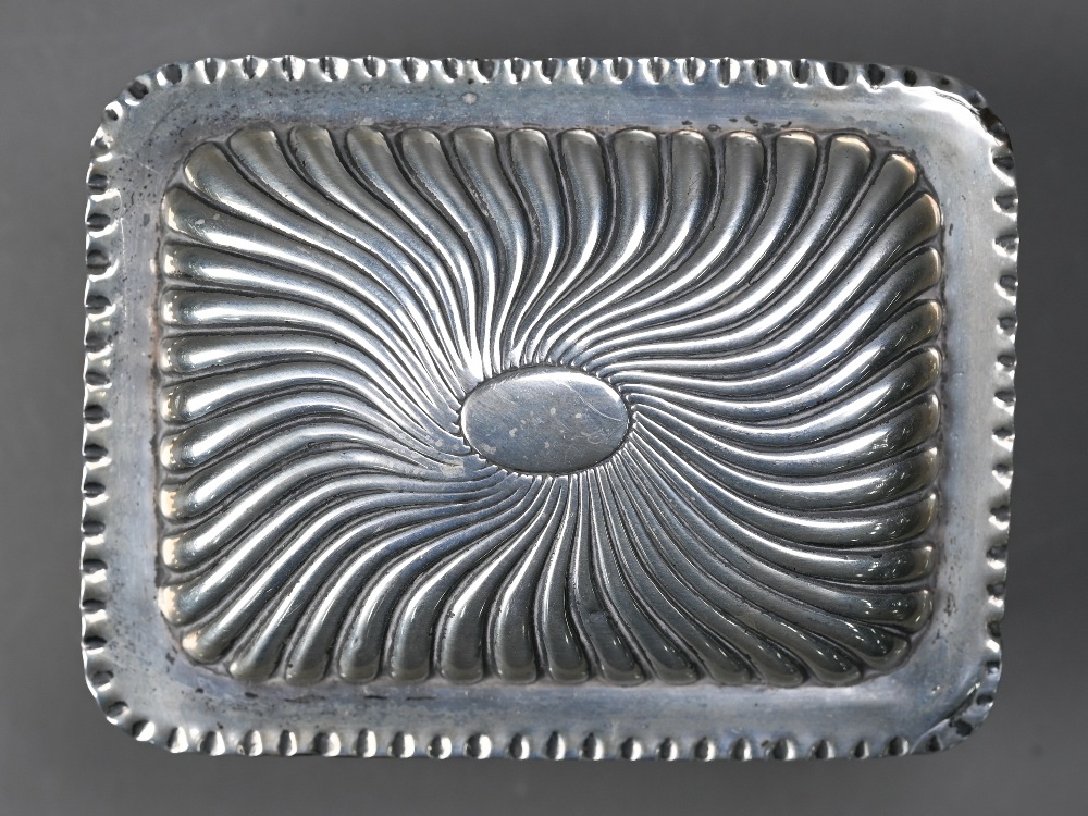 Victorian silver trinket box, William Comyns & Sons, London 1890, 3.7oz, 10cm wide Foot rim - Image 2 of 4