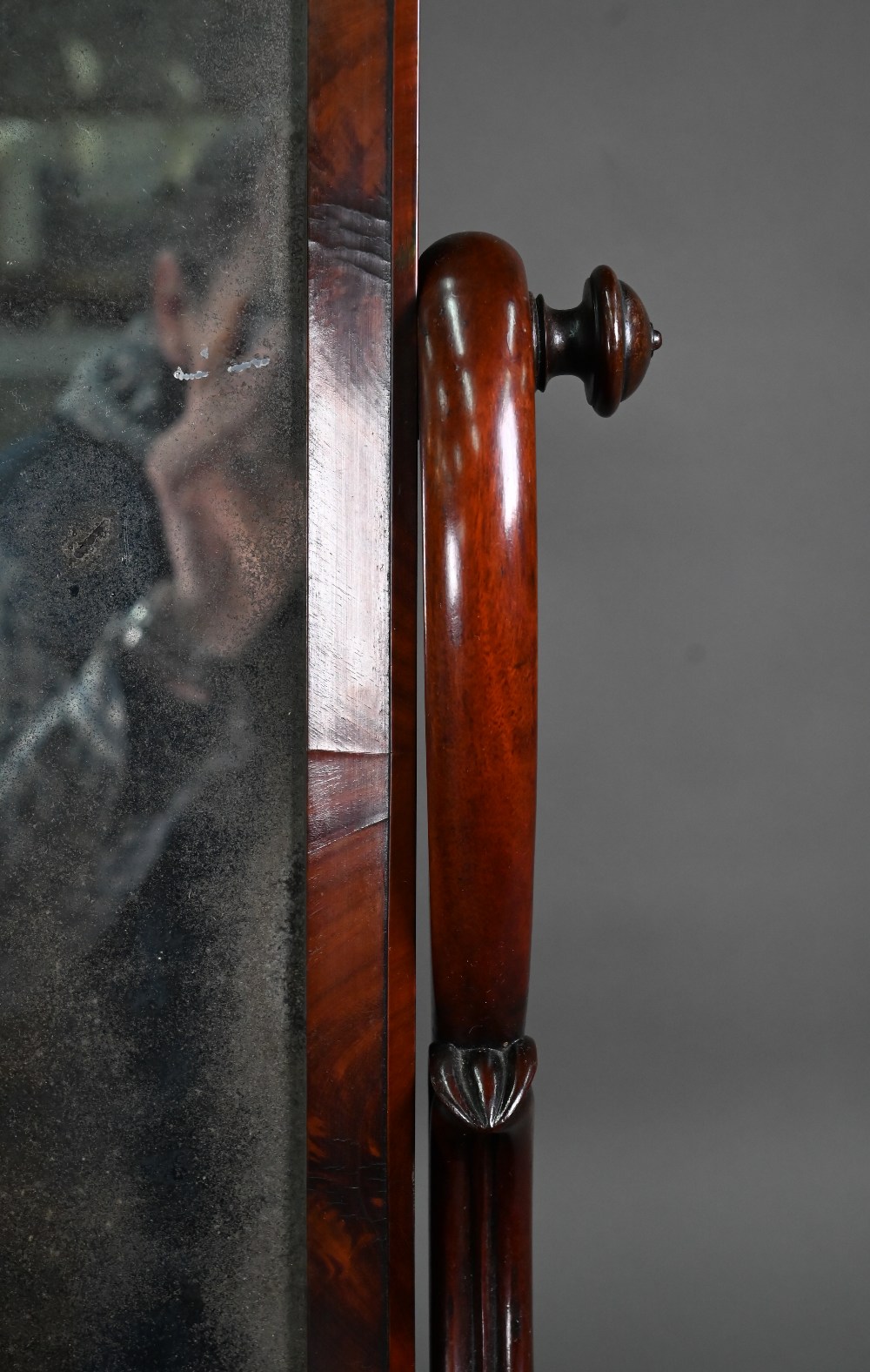 A Georgian mahogany toilet mirror, on single drawer platform base, raised on moulded scroll feet, - Image 3 of 8