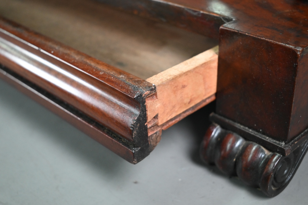 A Georgian mahogany toilet mirror, on single drawer platform base, raised on moulded scroll feet, - Image 6 of 8