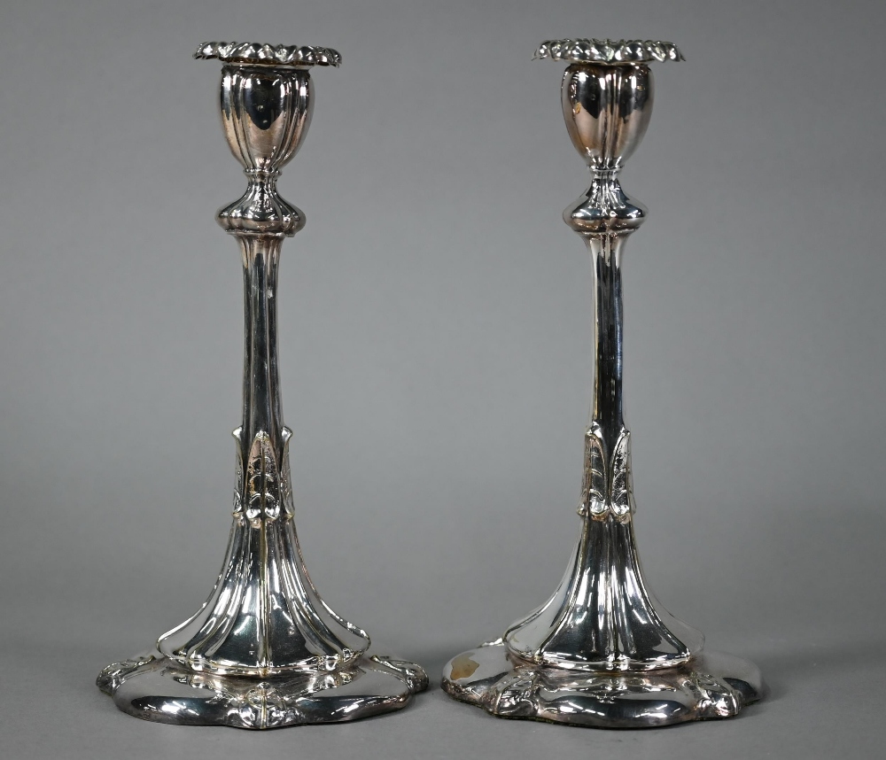 Pair of US plated on copper baluster candlesticks in the Art Nouveau taste with stylised foliate - Image 3 of 4