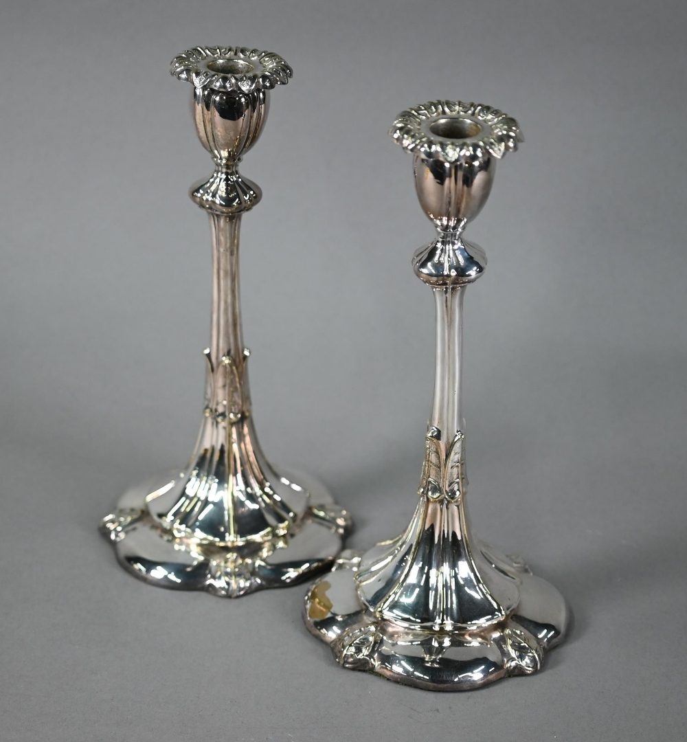 Pair of US plated on copper baluster candlesticks in the Art Nouveau taste with stylised foliate - Image 2 of 4