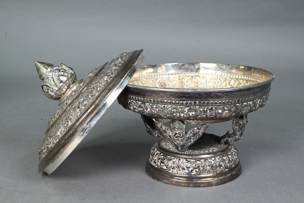 A South East Asian silver stem bowl and cover with lotus bud finial, profusely embossed and engraved - Image 4 of 10