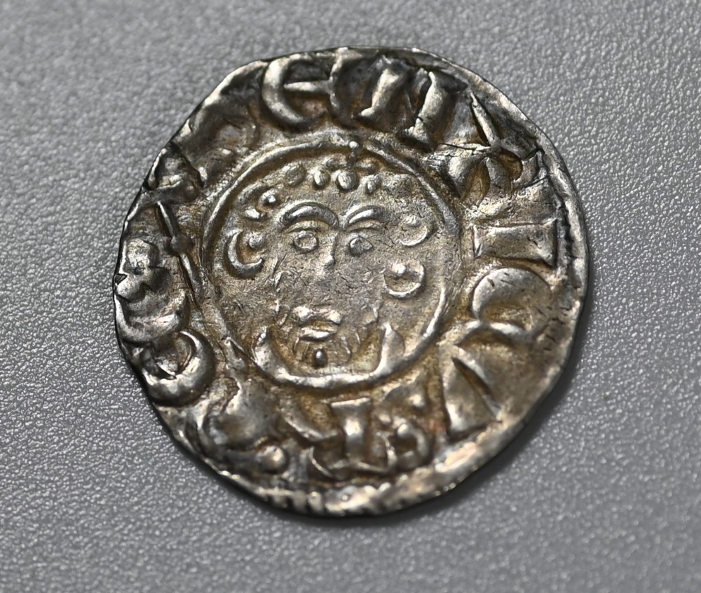 Hammered coins  'Short-cross' penny, possibly Henry II, VF to/w a Charles I shilling Fair (2) - Image 3 of 3