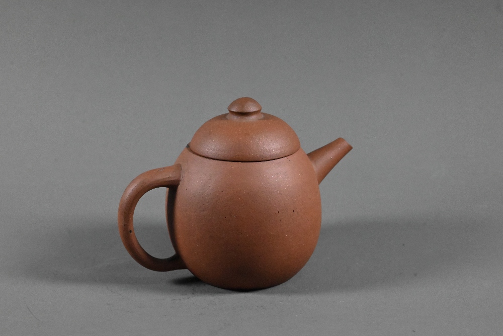 A Chinese Long Dan Dragons Egg Yixing tea pot and cover with moulded finial, the rounded body with - Image 11 of 20